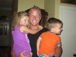 Sean Lowe with niece and nephew